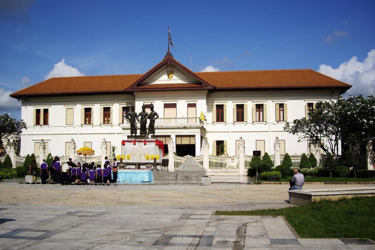 Le Light House & Hostel Chiang Mai Exterior photo
