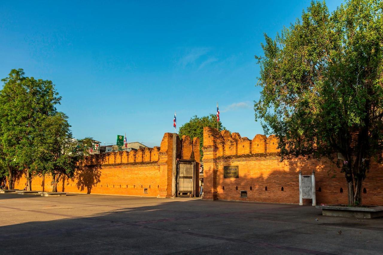 Le Light House & Hostel Chiang Mai Exterior photo