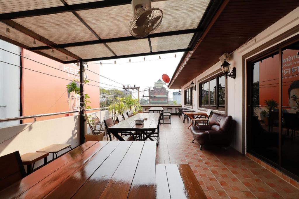 Le Light House & Hostel Chiang Mai Exterior photo