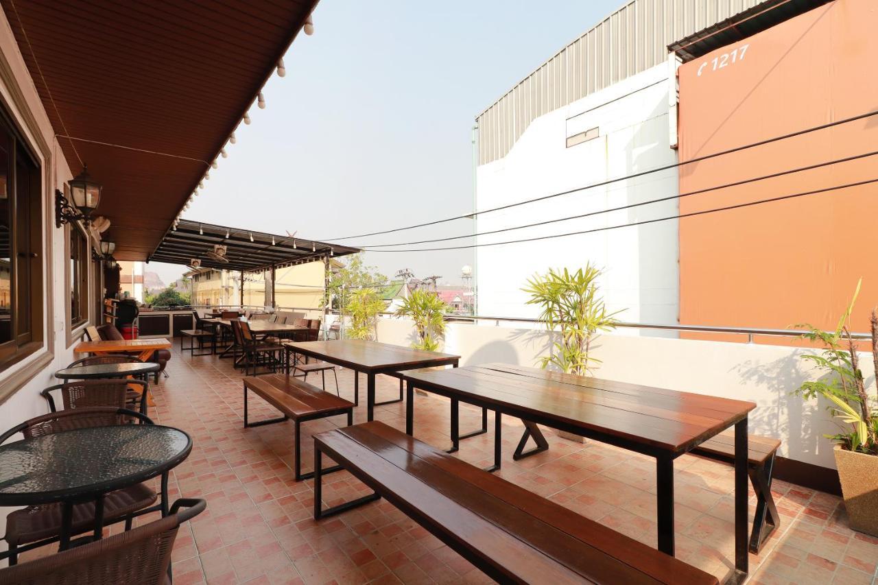 Le Light House & Hostel Chiang Mai Exterior photo